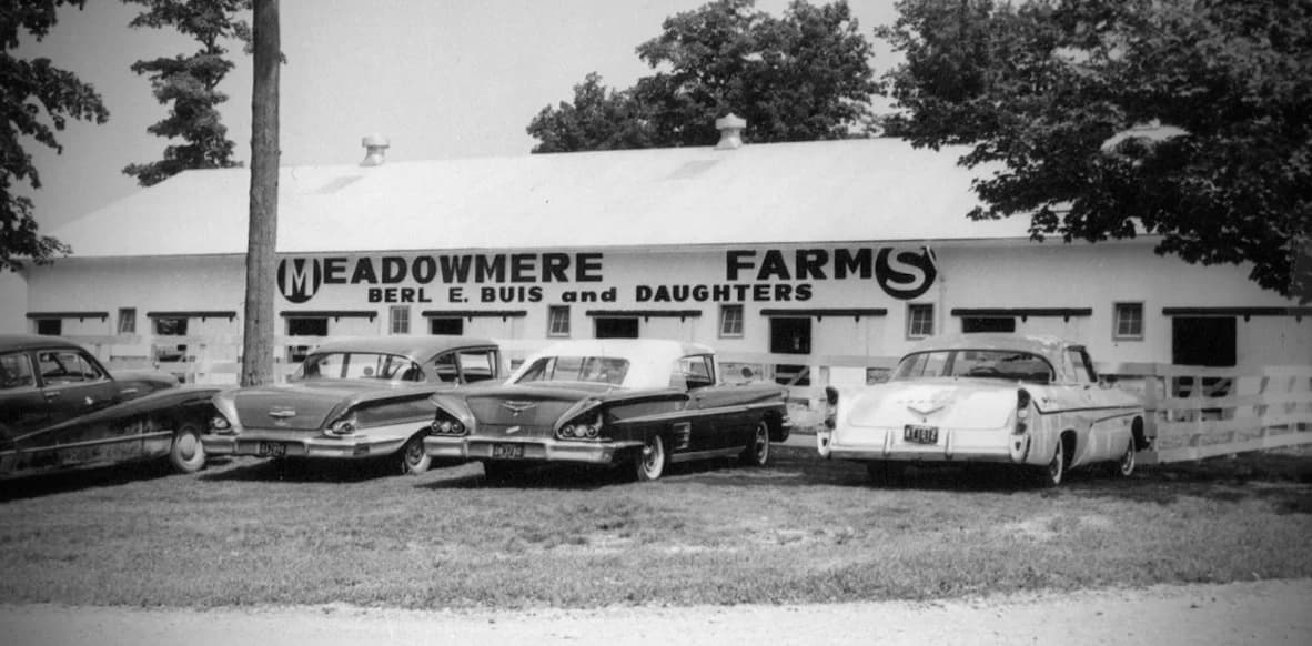 Meadowmere Farms in 1954 — "Berl E. Buis and Daughters" storefront